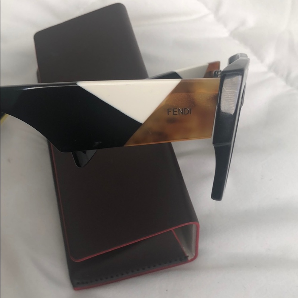 SOLD! Authentic Fendi sunglasses - Picture 3 of 4